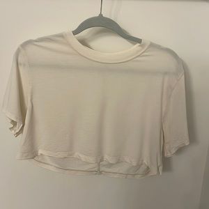 Crème Lululemon crop t shirt